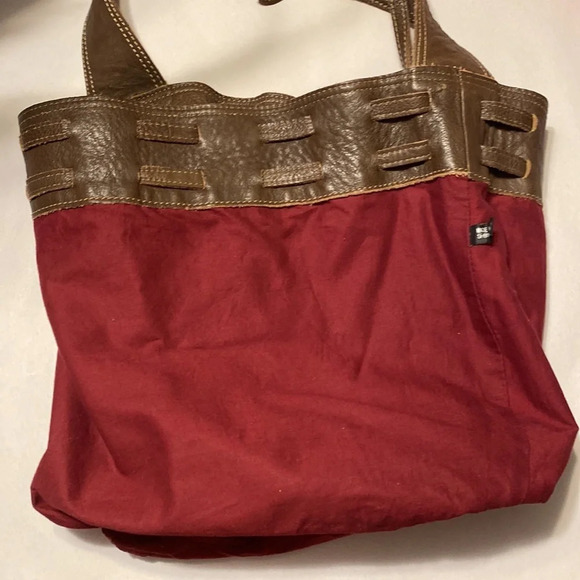 Rare Fossil Jaquard Floral Hobo Bag with Leather Detail - Picture 12 of 15